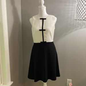 CeCe white & Black size 2 fit & A-line 3 bows zipper back